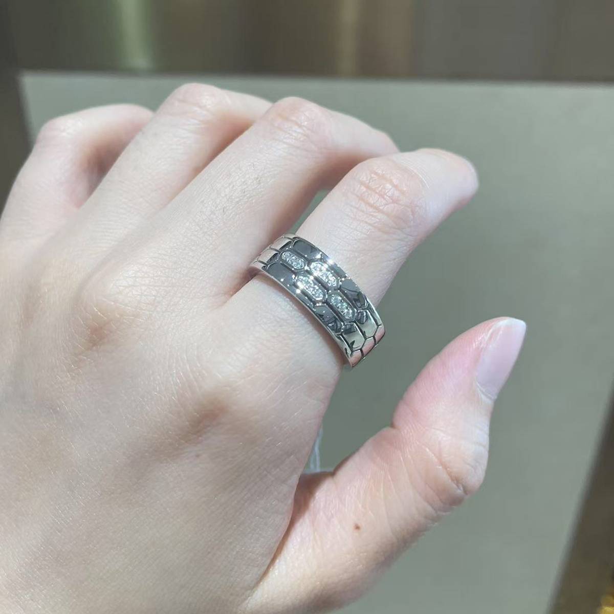 Simplified Wind Exhaust Ring S925 Silver Plated Platinum Men's Ring Customized Selection Side Stone Moissanite 0.1ct